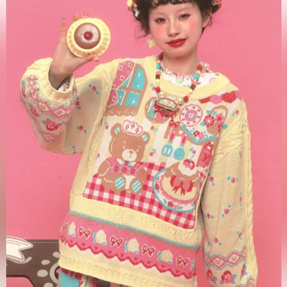 Lutra Jump “Cream-yellow bear hollow cable-knitted pullover sweater,” S